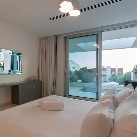 Vivo Mare Beachfront - Emerald Villa *