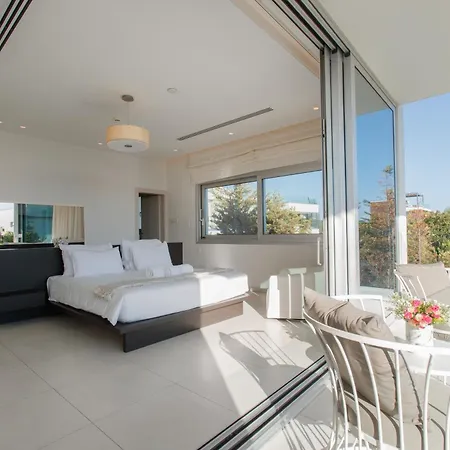 Villa Vivo Mare Beachfront - Emerald Ayia Napa