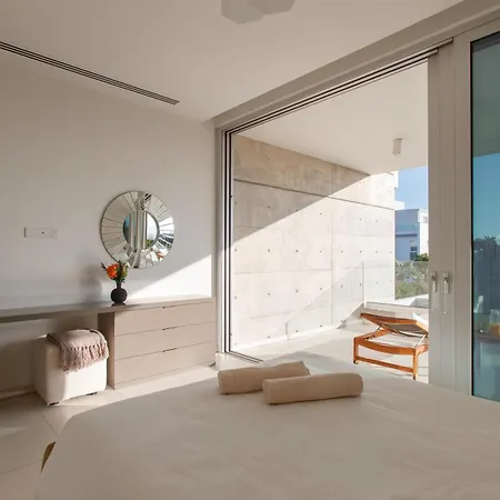 Villa Vivo Mare Beachfront - Emerald *